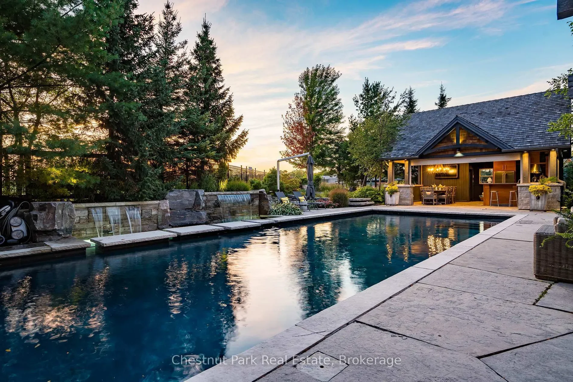 Exterior photo 4