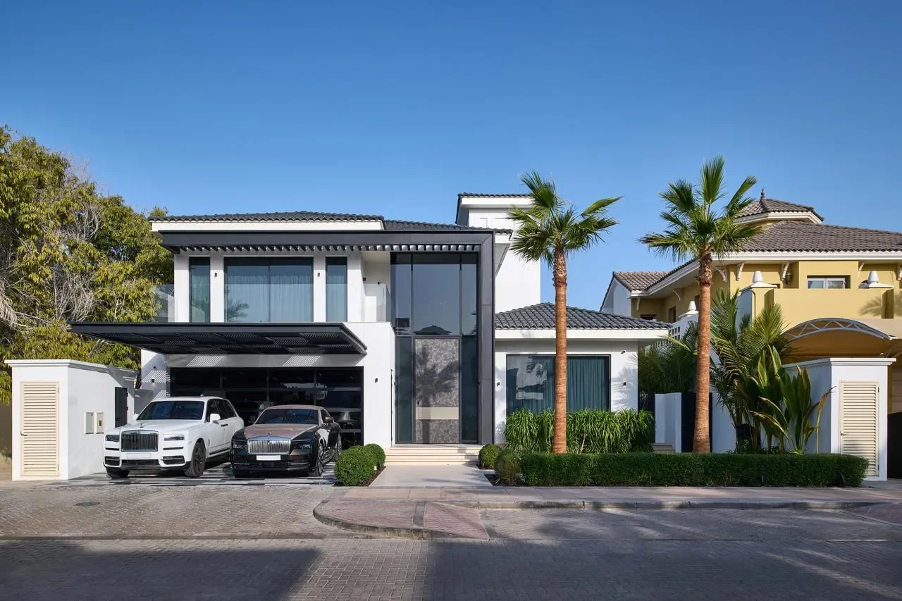Exterior photo 2