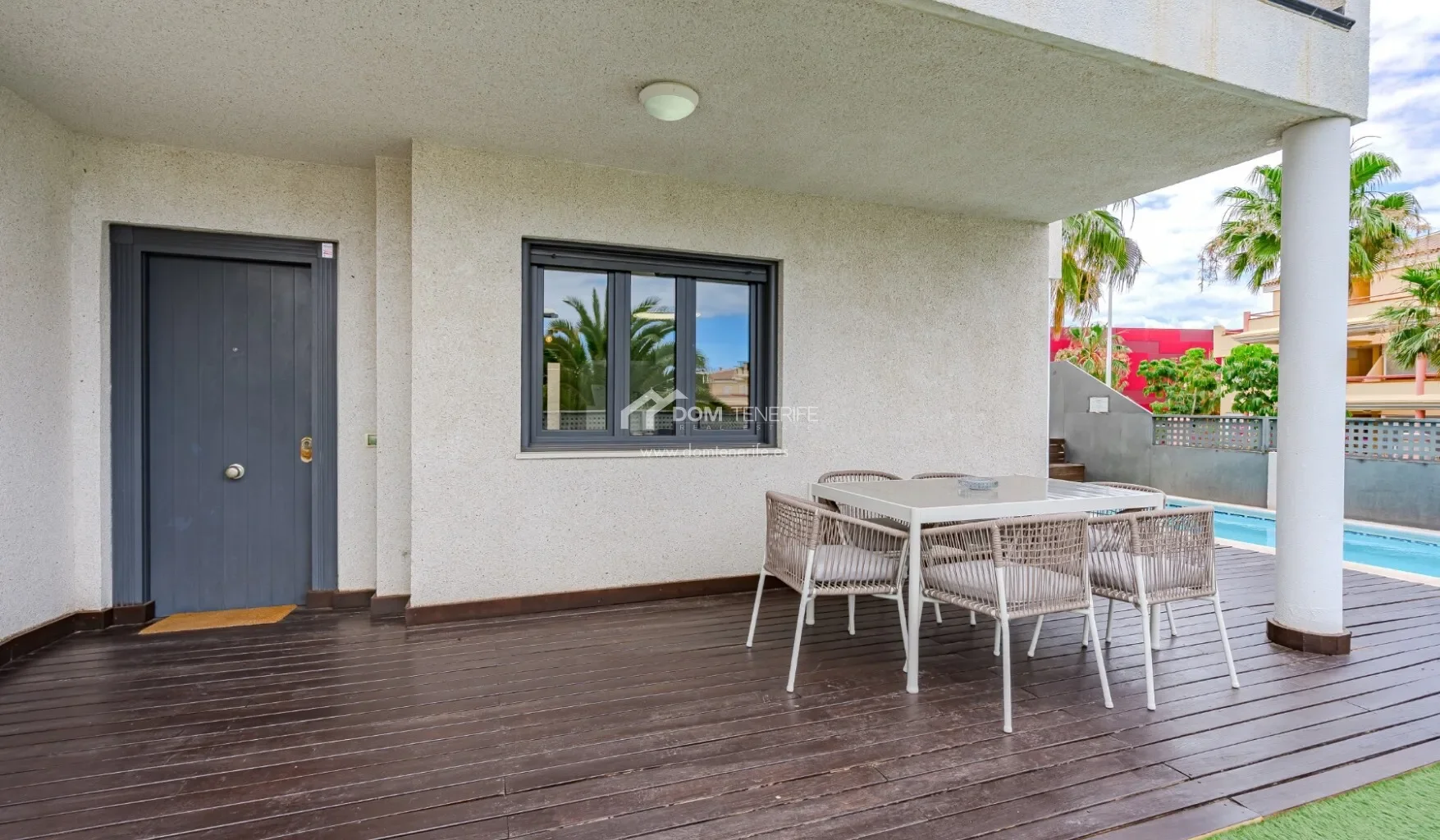Exterior photo 7