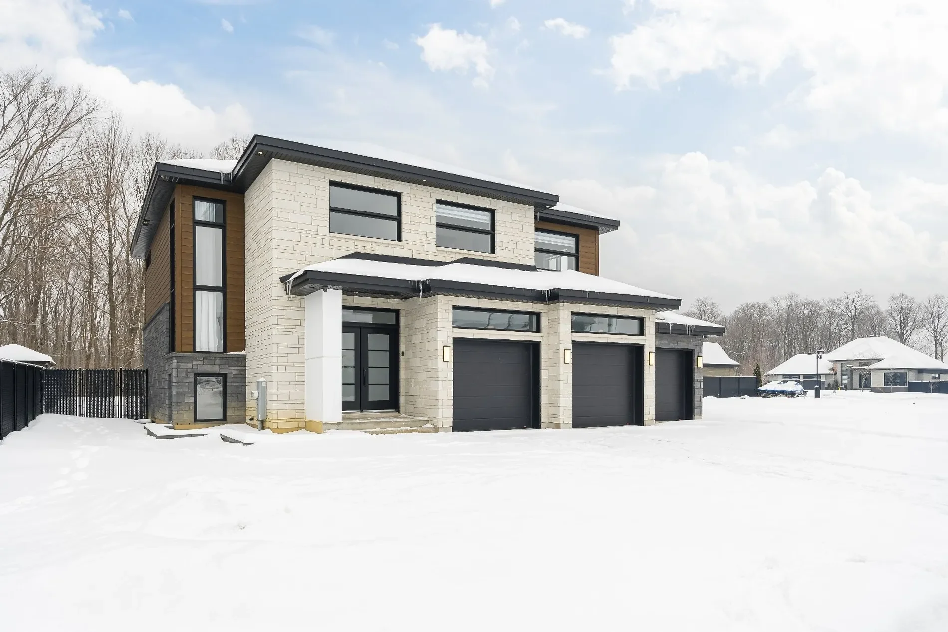 Exterior photo 3