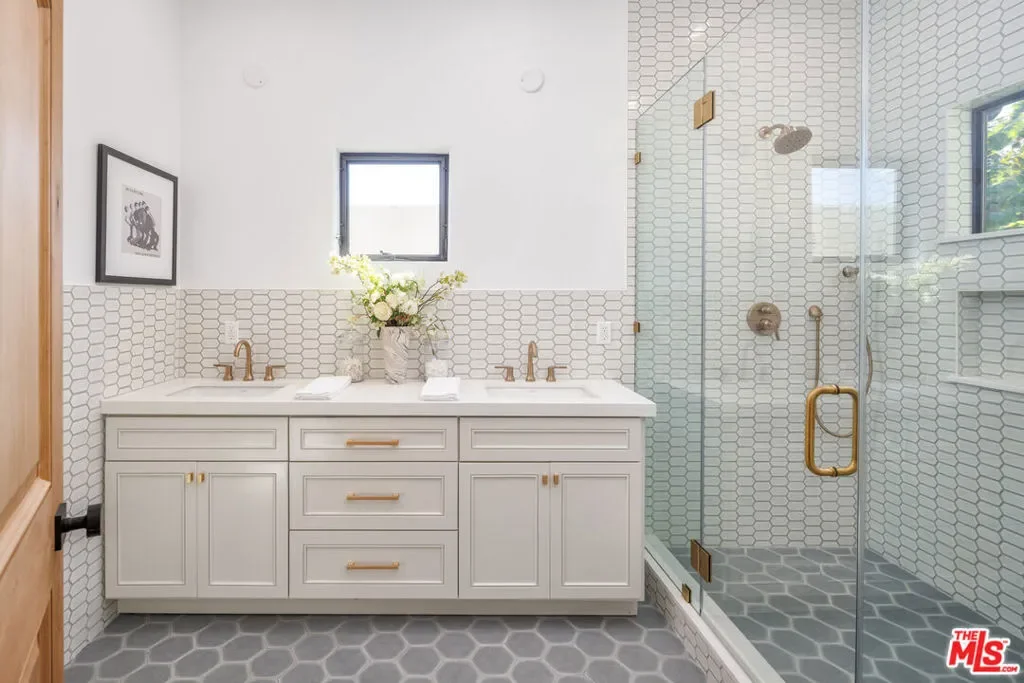 913 S Mullen Avenue, Los Angeles, California, United States. - Photo 34