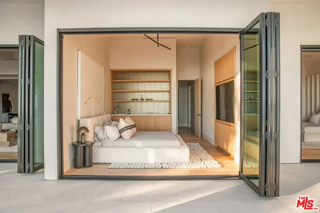 24824 Pacific Coast Highway, Malibu, California, United States. - Hero Image