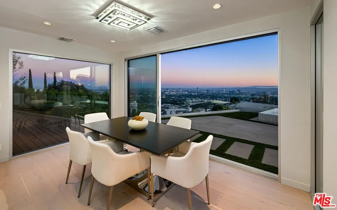 8515 Hedges Way, Los Angeles, California, United States. - Photo 12