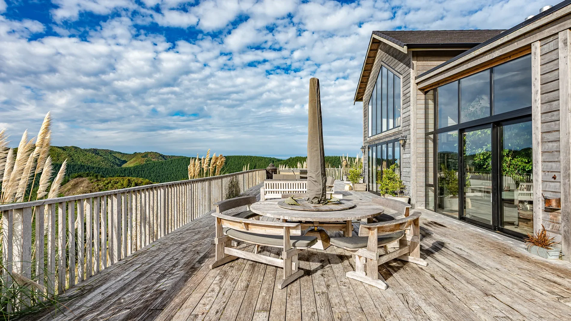 Exterior photo 4