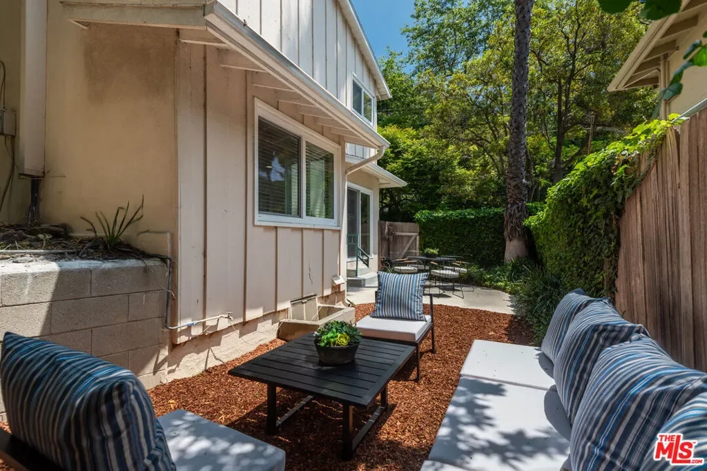1247 N Bundy Drive, Los Angeles, California, United States. - Photo 13
