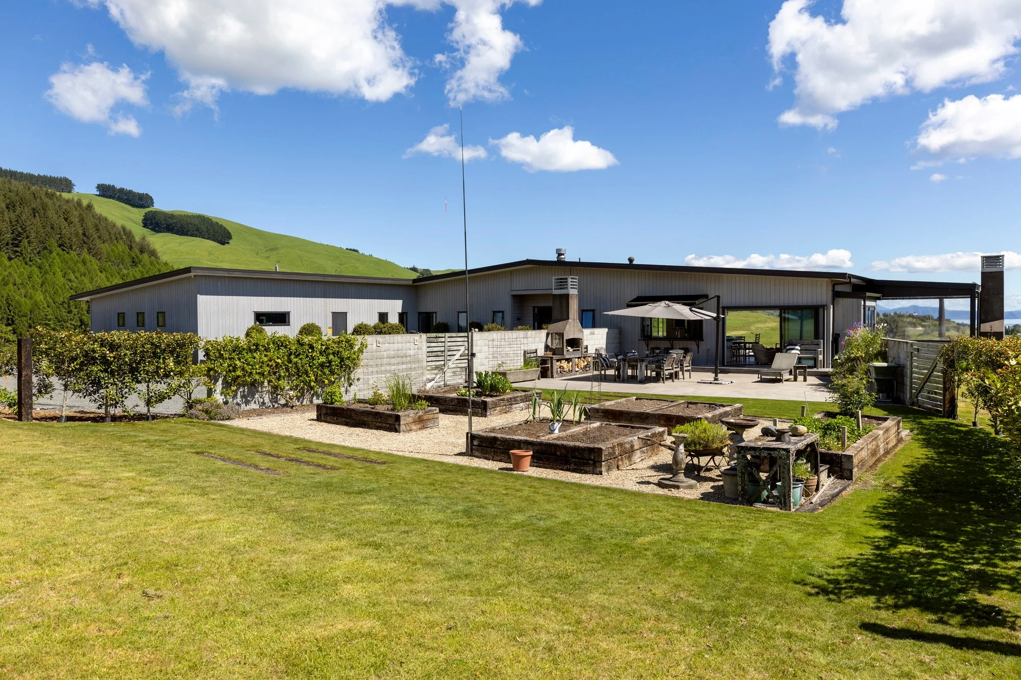 Exterior photo 2
