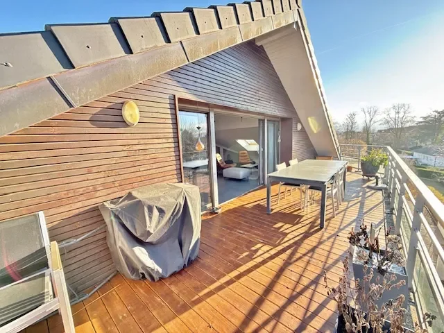 UNIQUE Divonne les Bains 01220, penthouse attic T5 152m² with 2 terraces and 2 garages