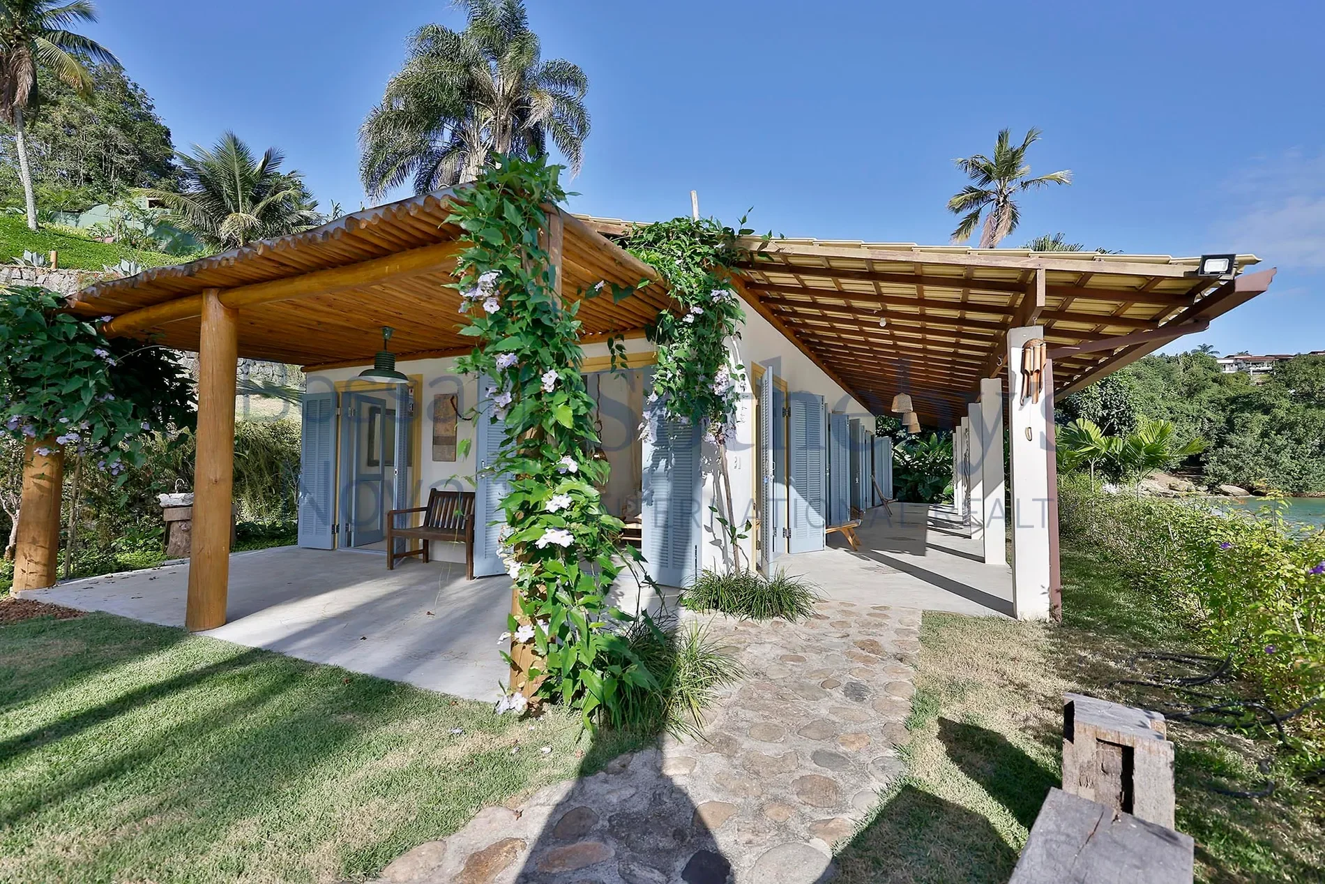 Exterior photo 8