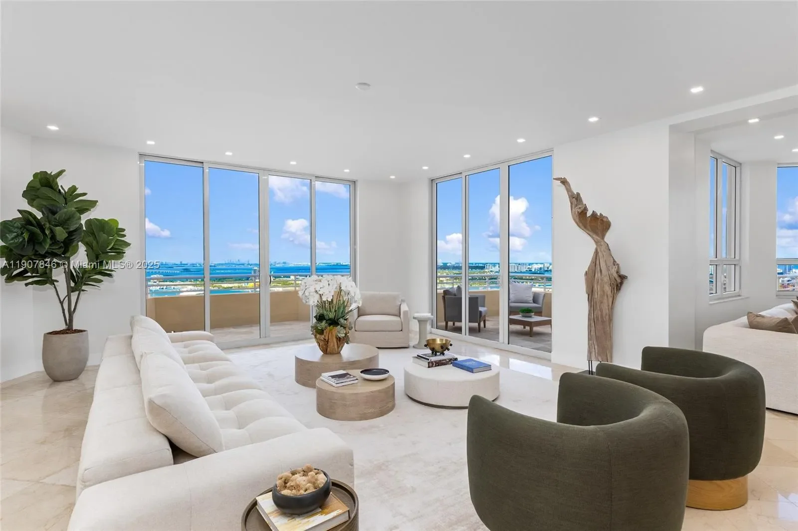 808 Brickell Key Dr 3901, Miami, Florida, United States. - Photo 2