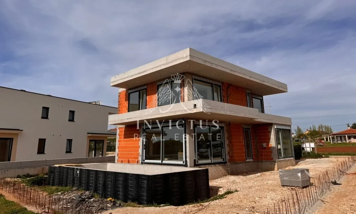 Exterior photo 6