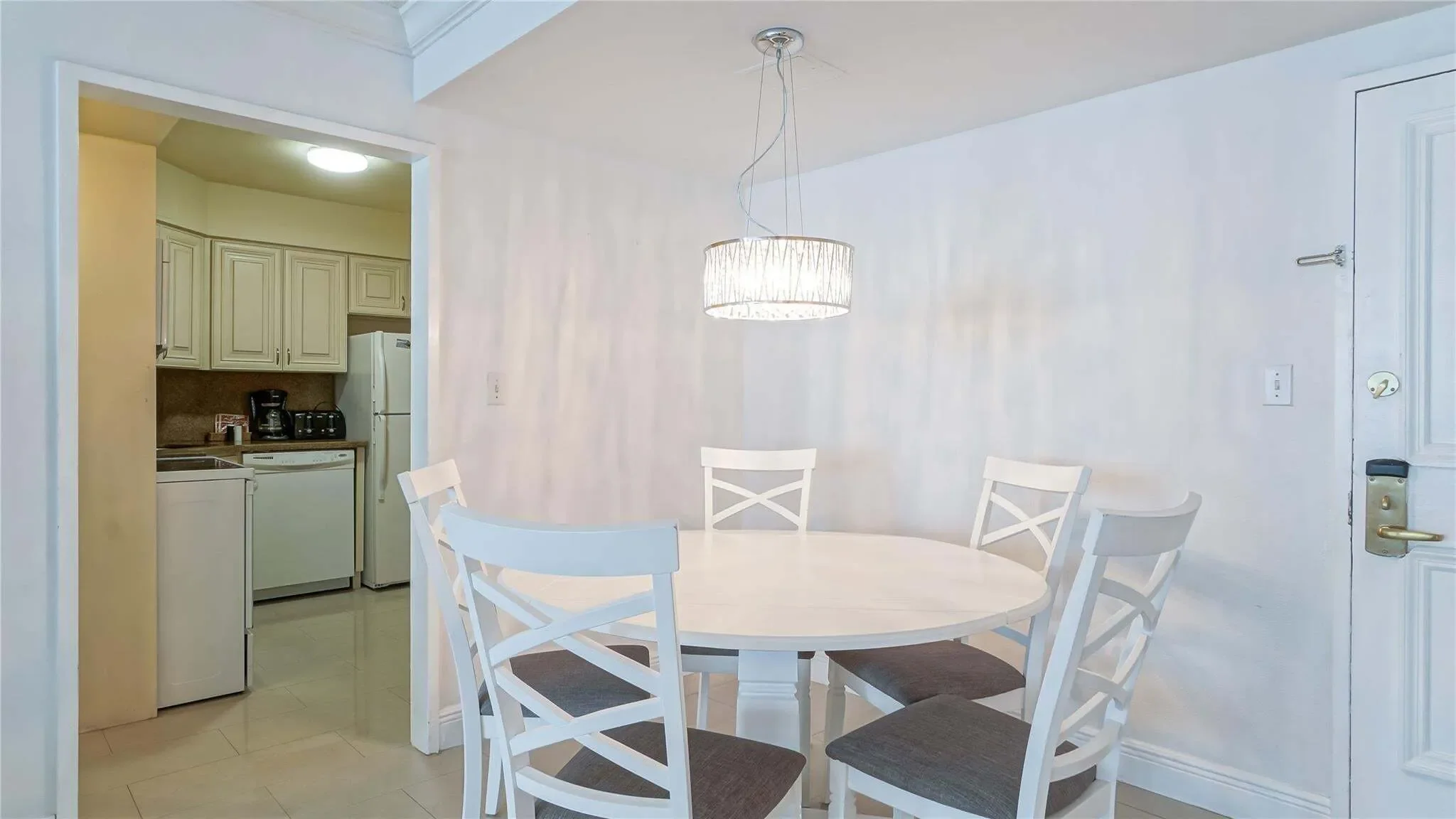 5225 Collins Ave #1417, Miami Beach, FL 33140, Miami Beach, Florida, United States. - Photo 7