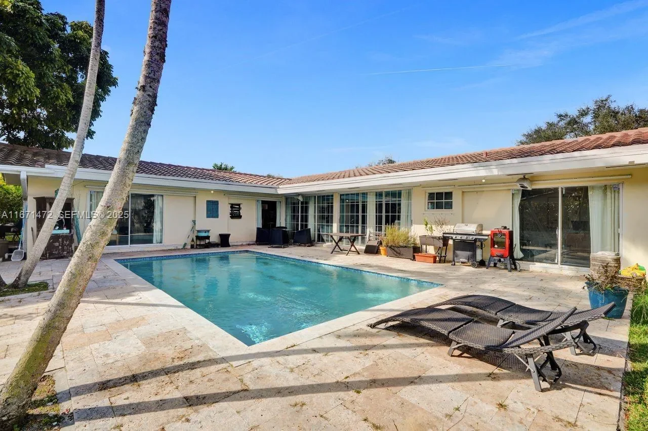 430 Miller Rd, Coral Gables, Florida, United States. - Photo 19