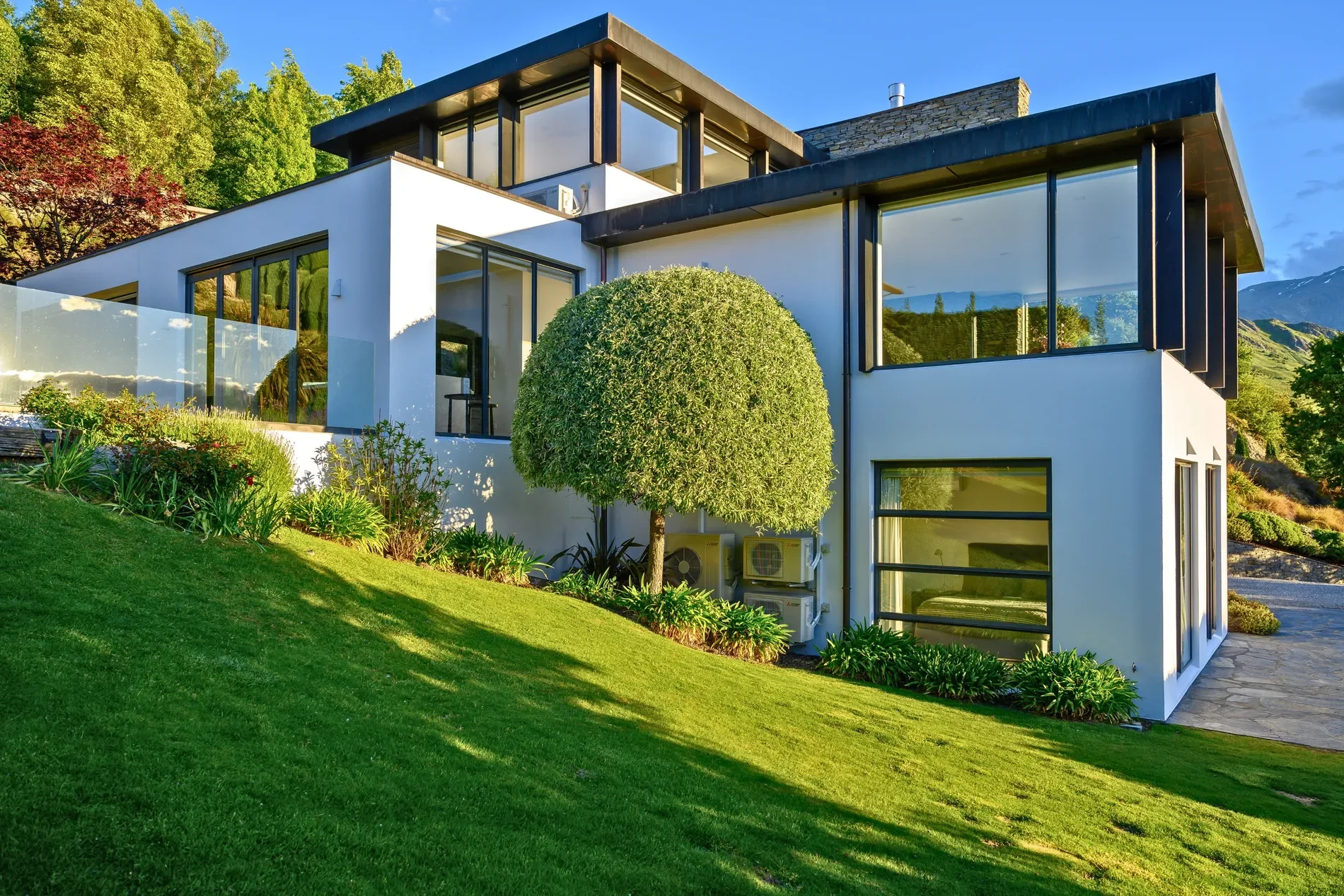 Exterior photo 5