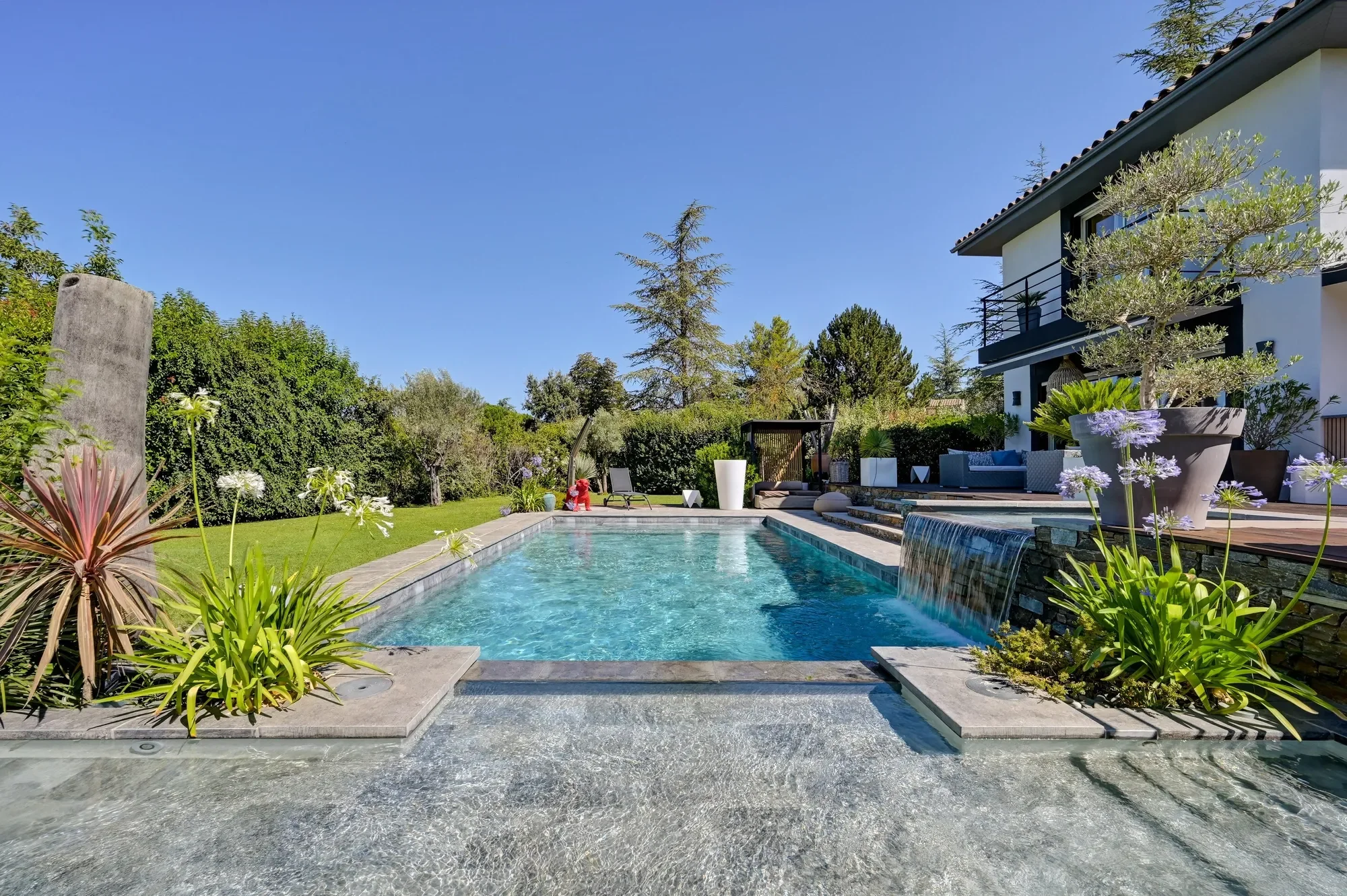 Exterior photo 4