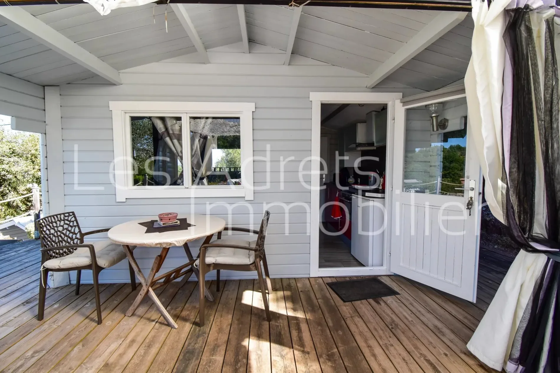 Exterior photo 9