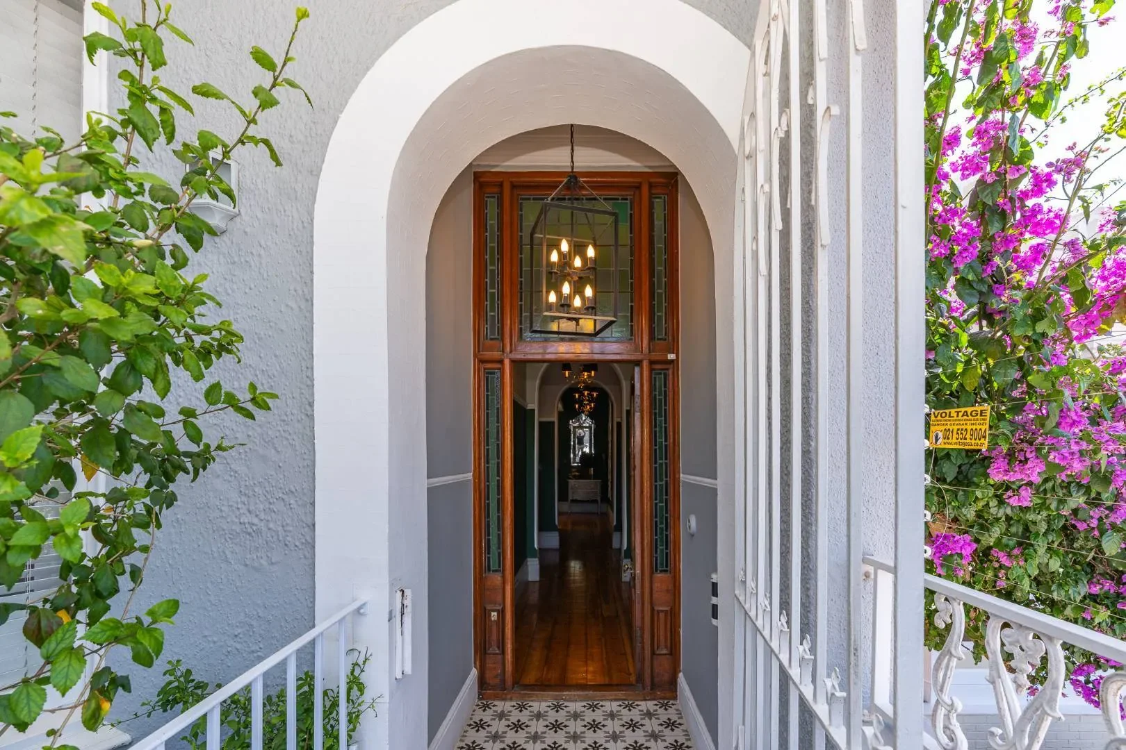 Exterior photo 5