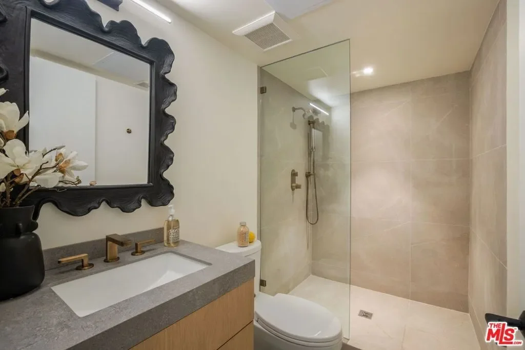 929 Hilldale, Altadena, California, United States. - Photo 22