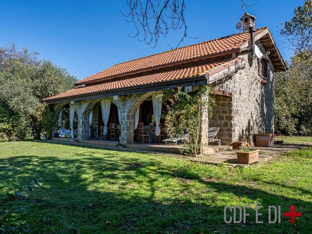 Exterior photo 6