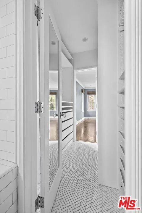 1307 S Rimpau Boulevard, Los Angeles, California, United States. - Photo 6