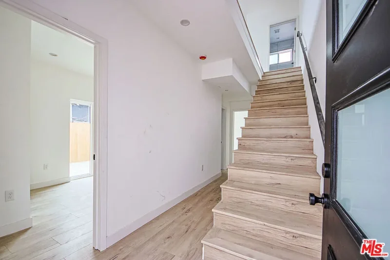 6461 Woodley Avenue, Los Angeles, California, United States. - Photo 22
