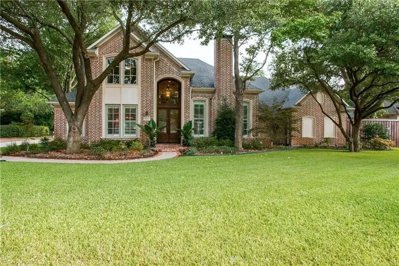Single Family Residence in Dallas