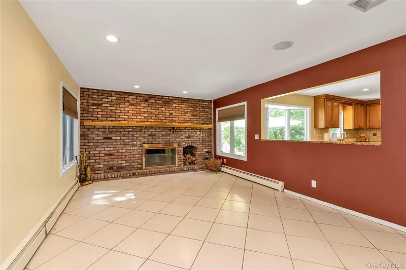 8 Lisa Drive, Huntington Station, New York, United States. - Photo 15