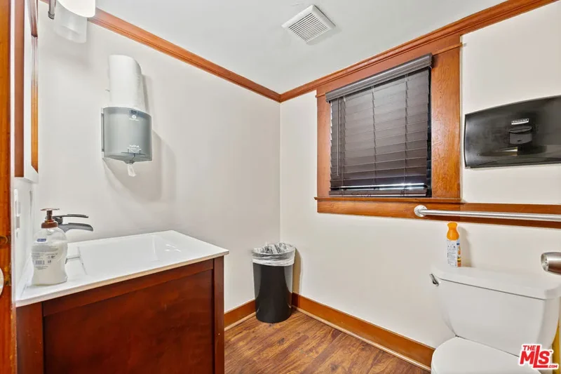 275 E California Boulevard, Altadena, California, United States. - Photo 18