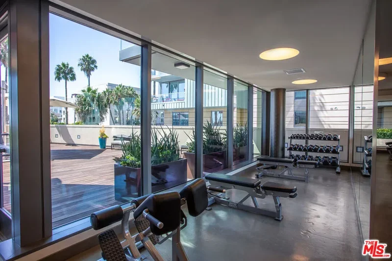 1755 Ocean Avenue 811, Santa Monica, California, United States. - Photo 26