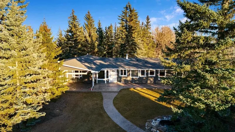 Private Country Estate with Exceptional Living Space