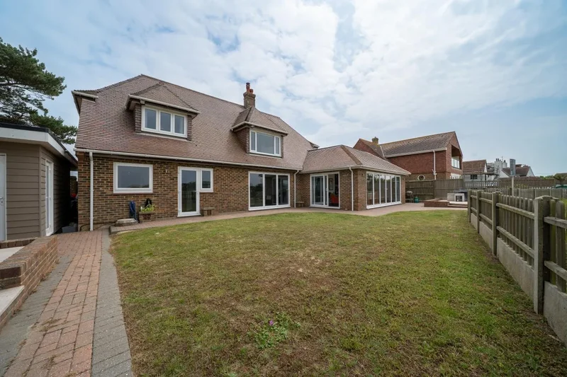 Madeira Road, New Romney, England, United Kingdom. - Photo 9