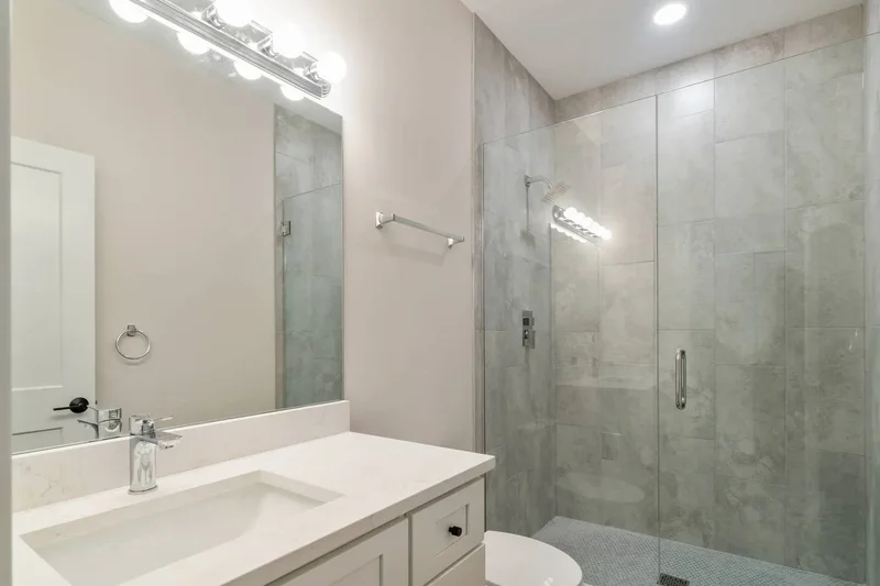 7431 W Forest Preserve Avenue, Chicago, Illinois, United States. - Photo 34