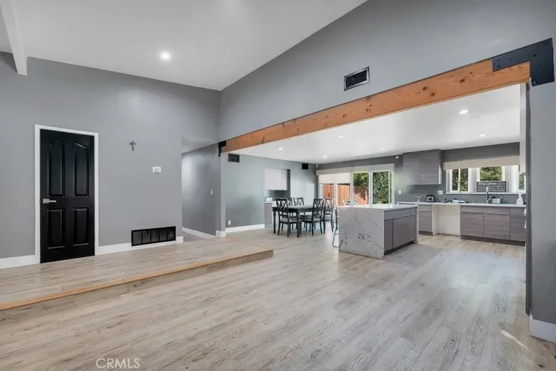 10122 Jovita Avenue, Los Angeles, California, United States. - Photo 6