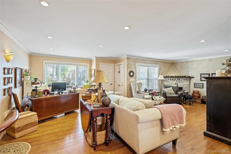 126 Oakland Avenue, West Hempstead, New York, United States. - Photo 5