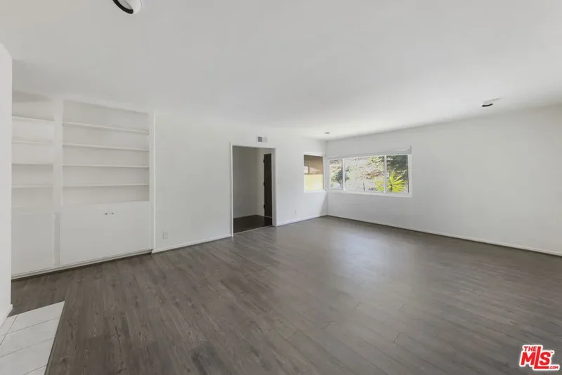 15508 Royal Ridge Road, Los Angeles, California, United States. - Photo 2