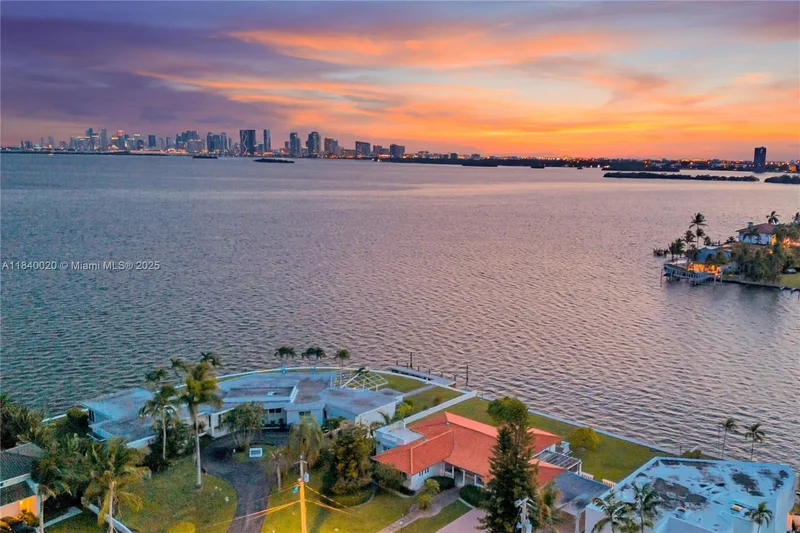 7500 W Treasure Dr, Miami Beach, Florida, United States. - Photo 13