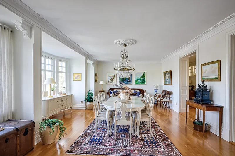 Unique Apartment In A Beautiful Building
