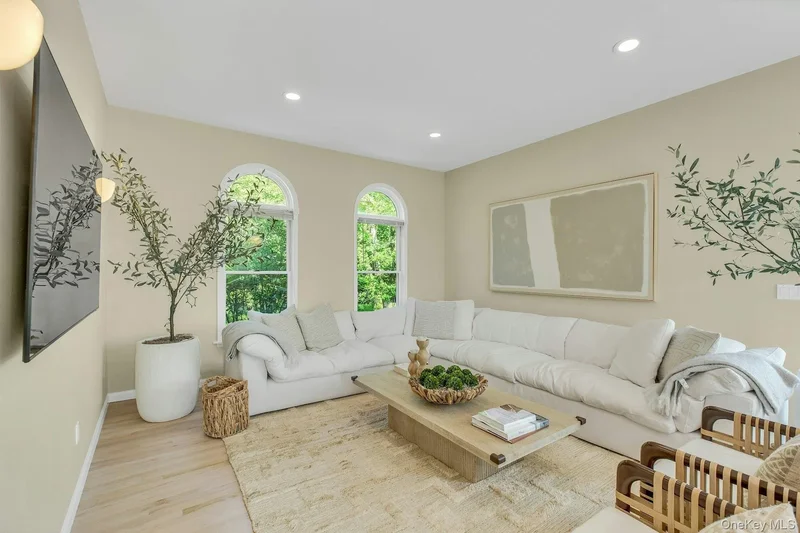 56 S Country Road, Westhampton, New York, United States. - Photo 3