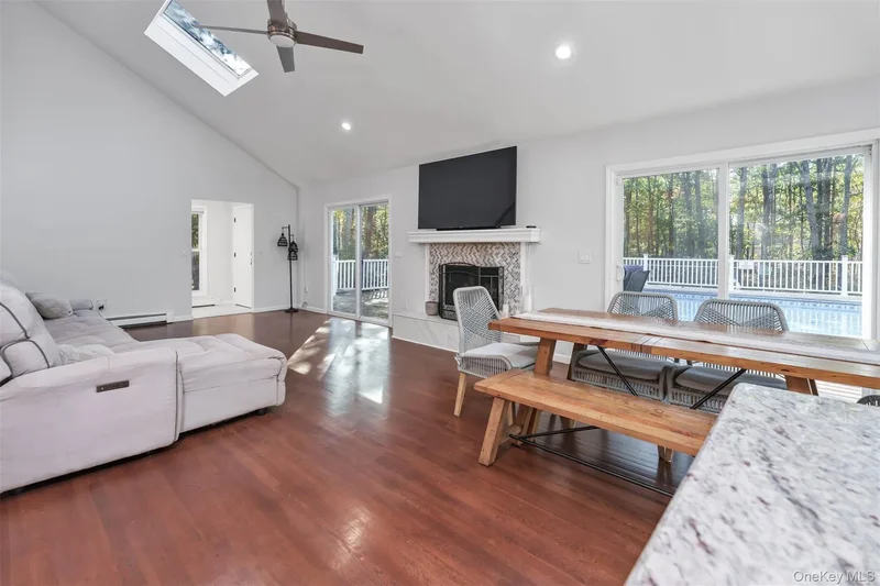 2 Christine Lane, Manorville, New York, United States. - Photo 2