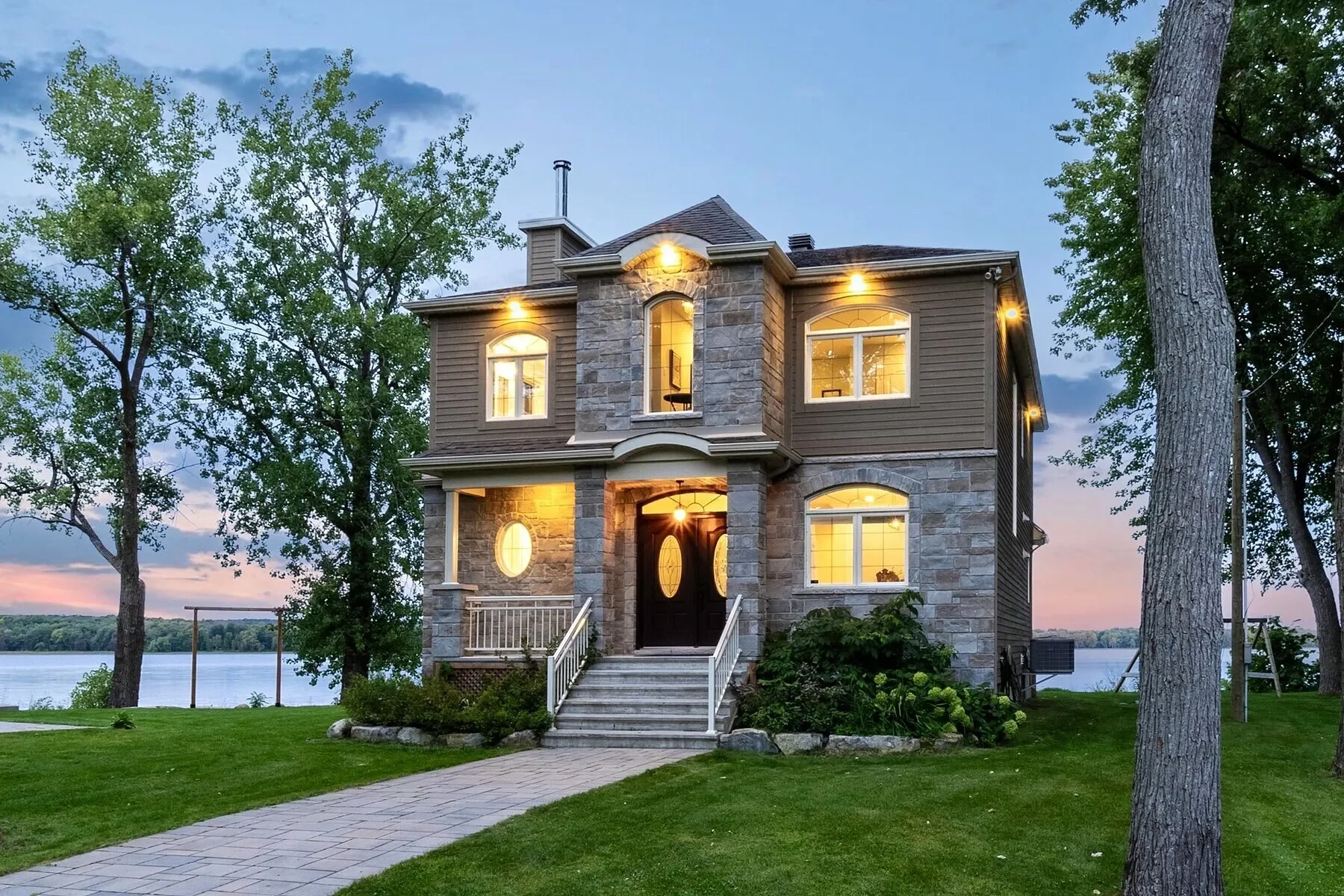 Exterior photo 2