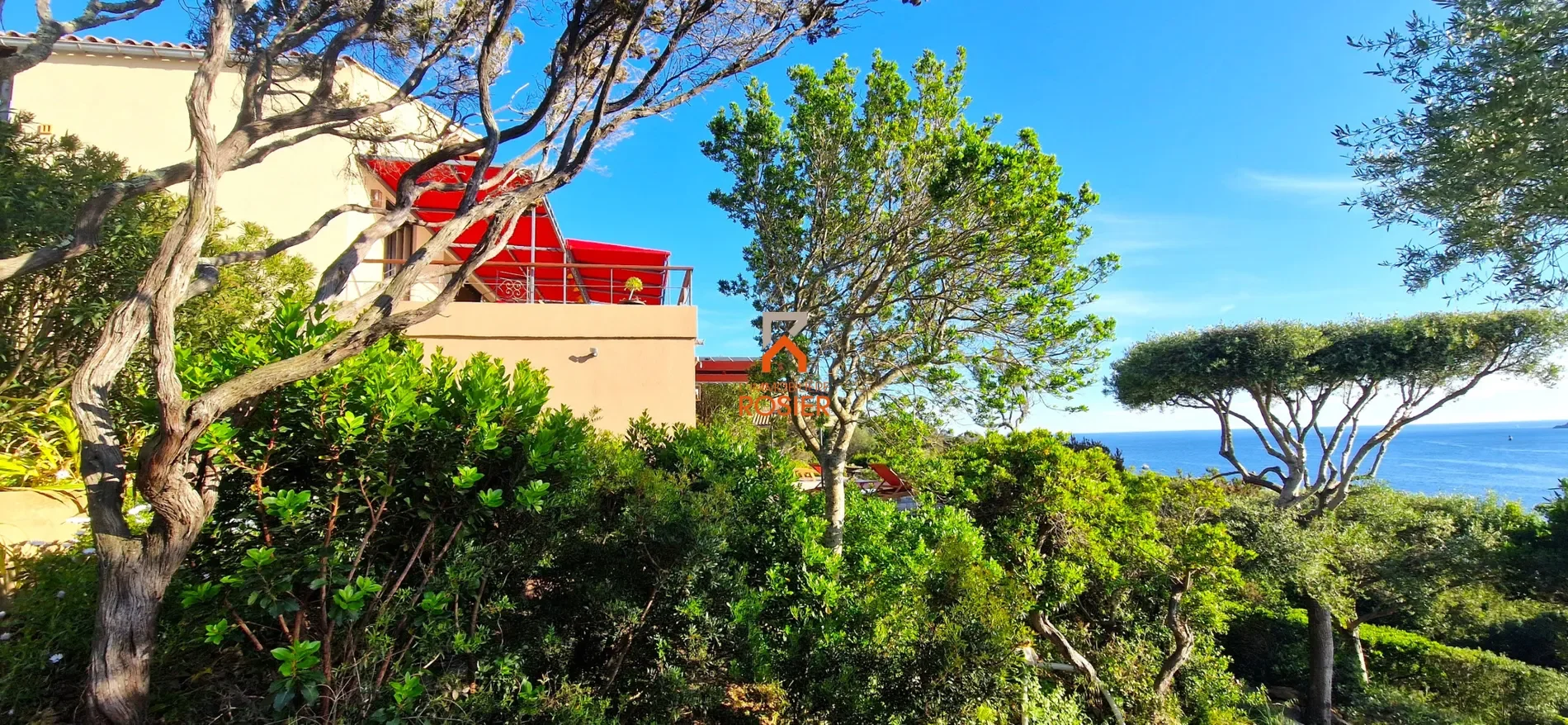 Exterior photo 4