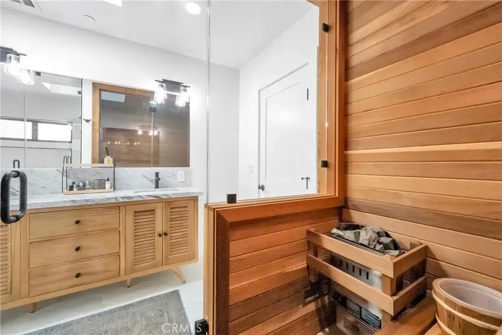 966 Rosecrans Avenue, Manhattan Beach, California, United States. - Photo 10
