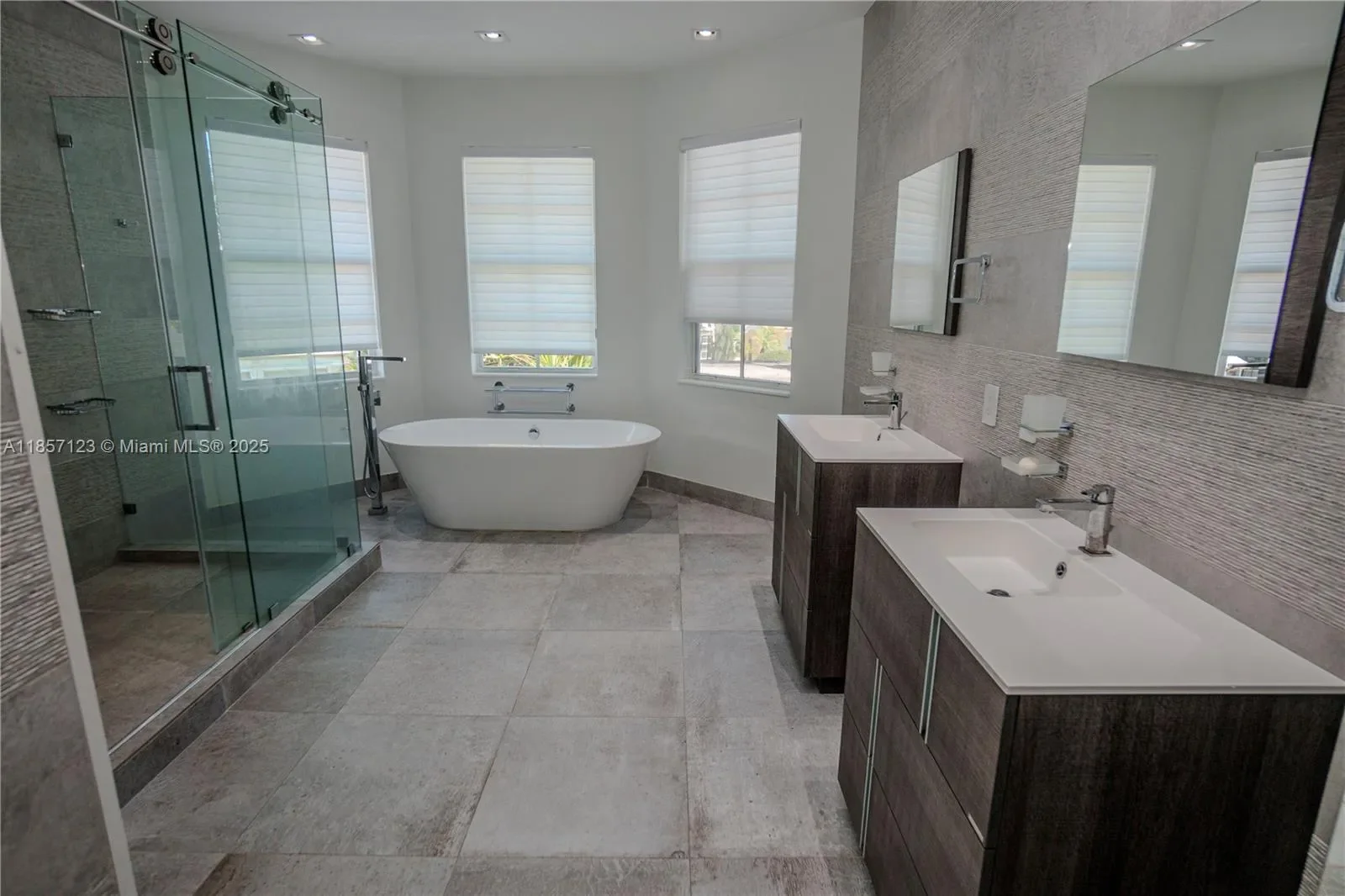822 Meridian Ln, Hollywood, Florida, United States. - Photo 17