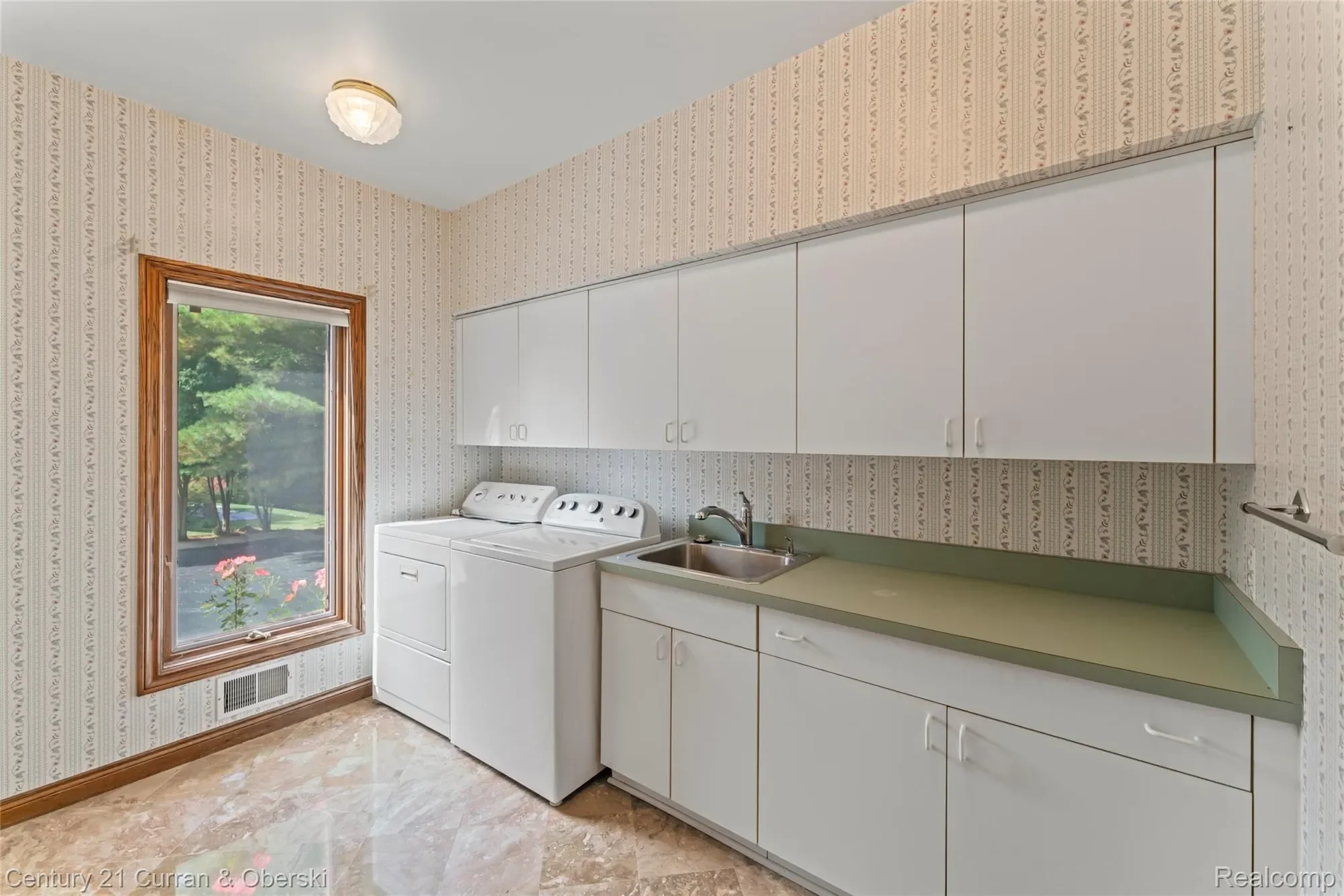 34062 Lyncroft Street, Farmington, MI 48331, Farmington Hills, Michigan, United States. - Photo 46
