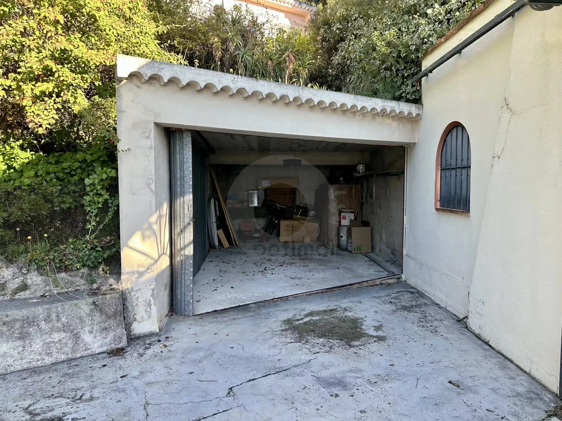 Exterior photo 8