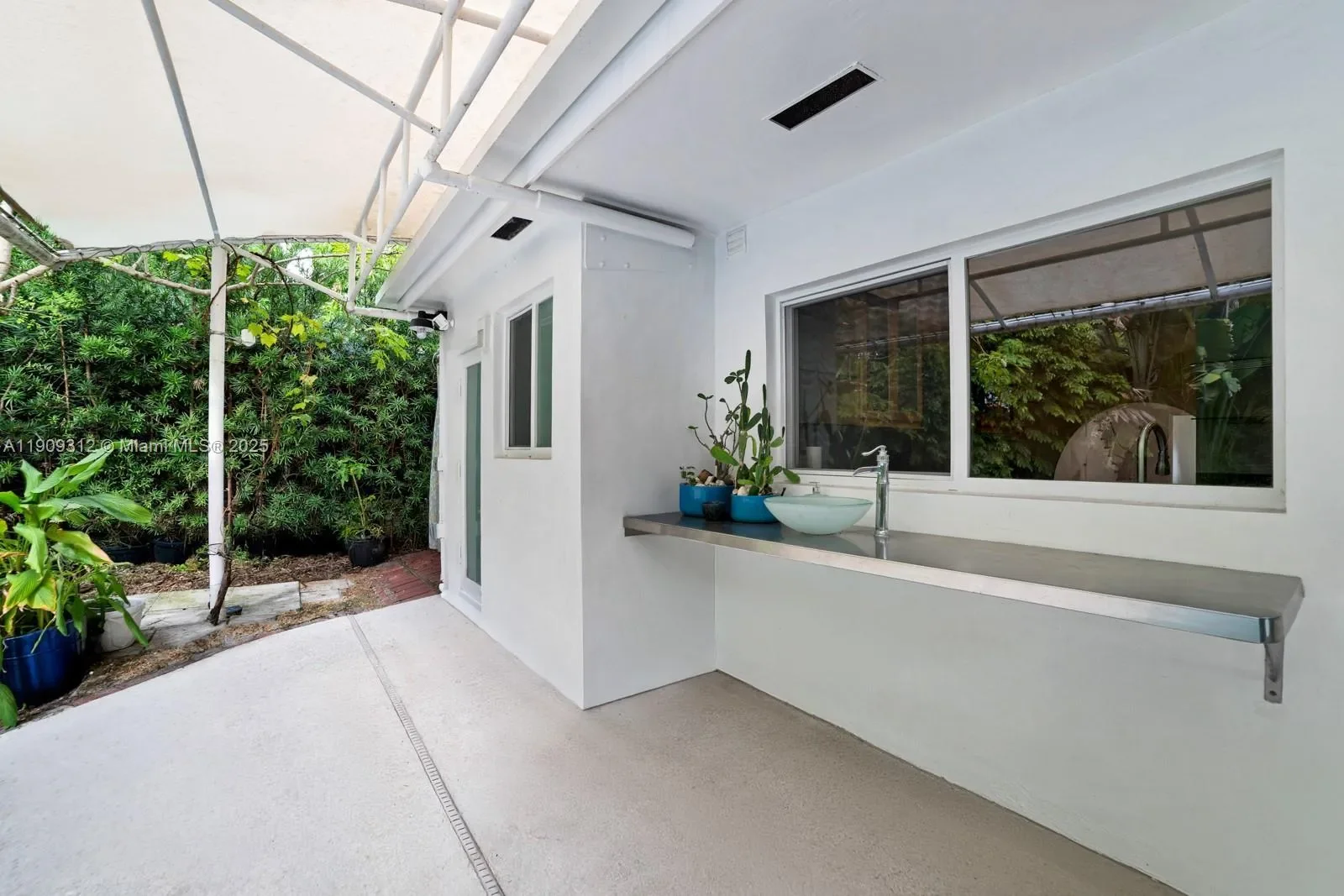 3470 N Meridian Ave, Miami Beach, Florida, United States. - Photo 5