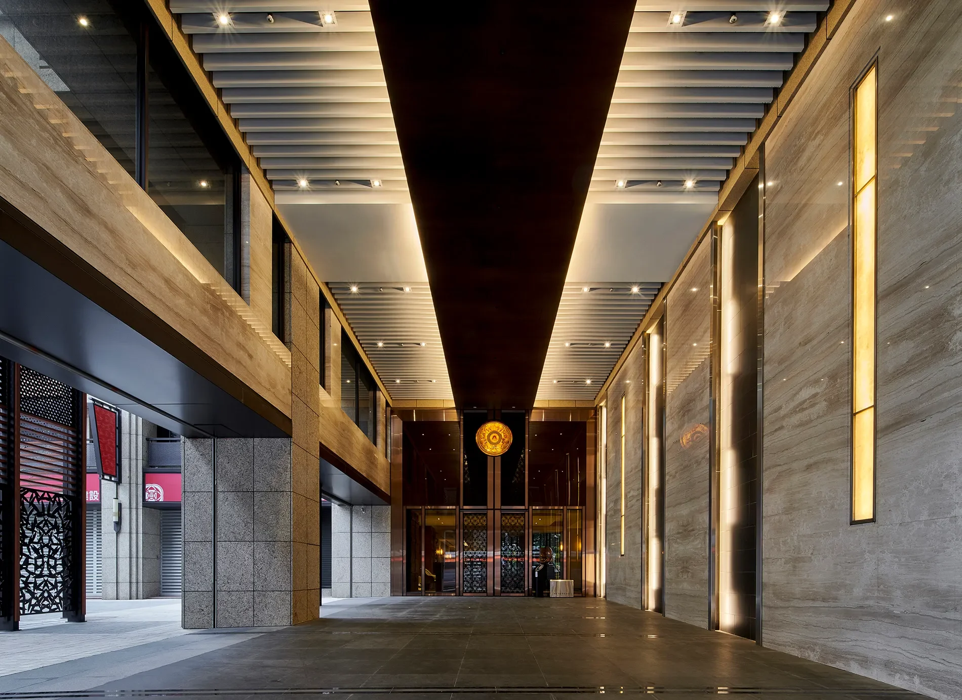 Exterior photo 2