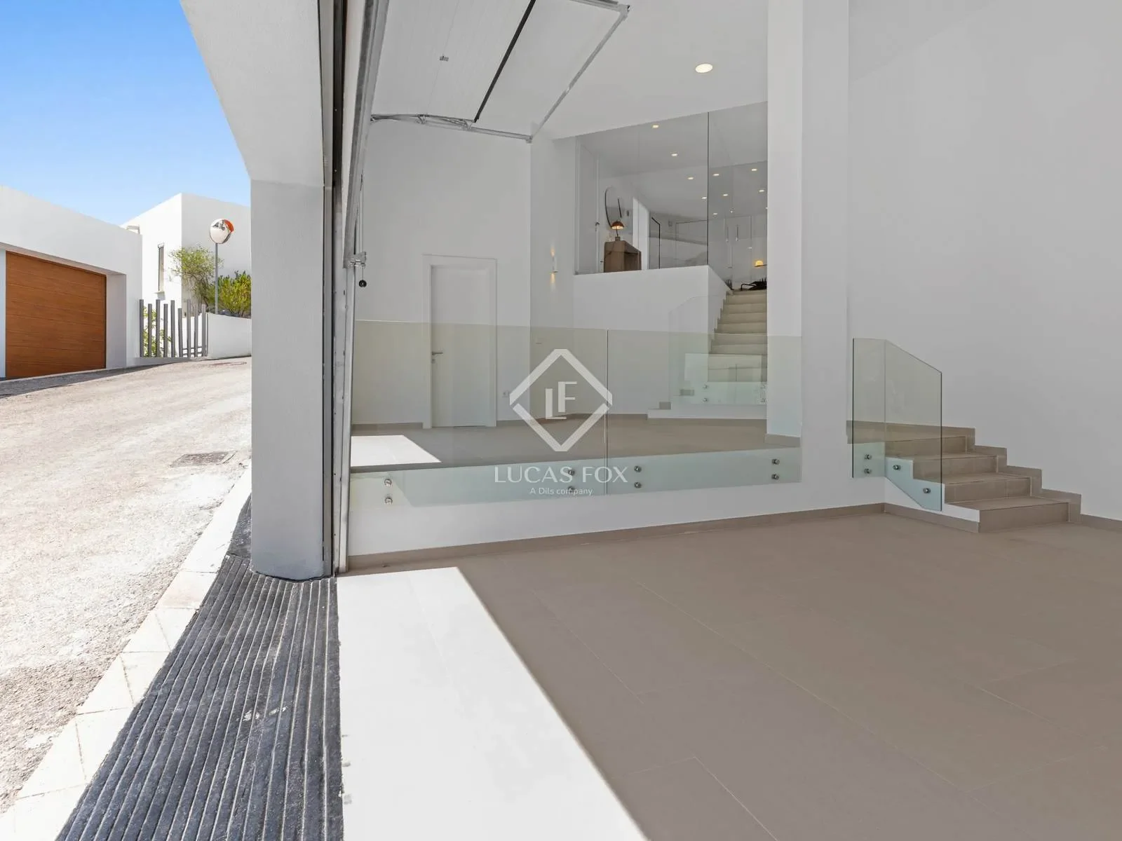 Exterior photo 6