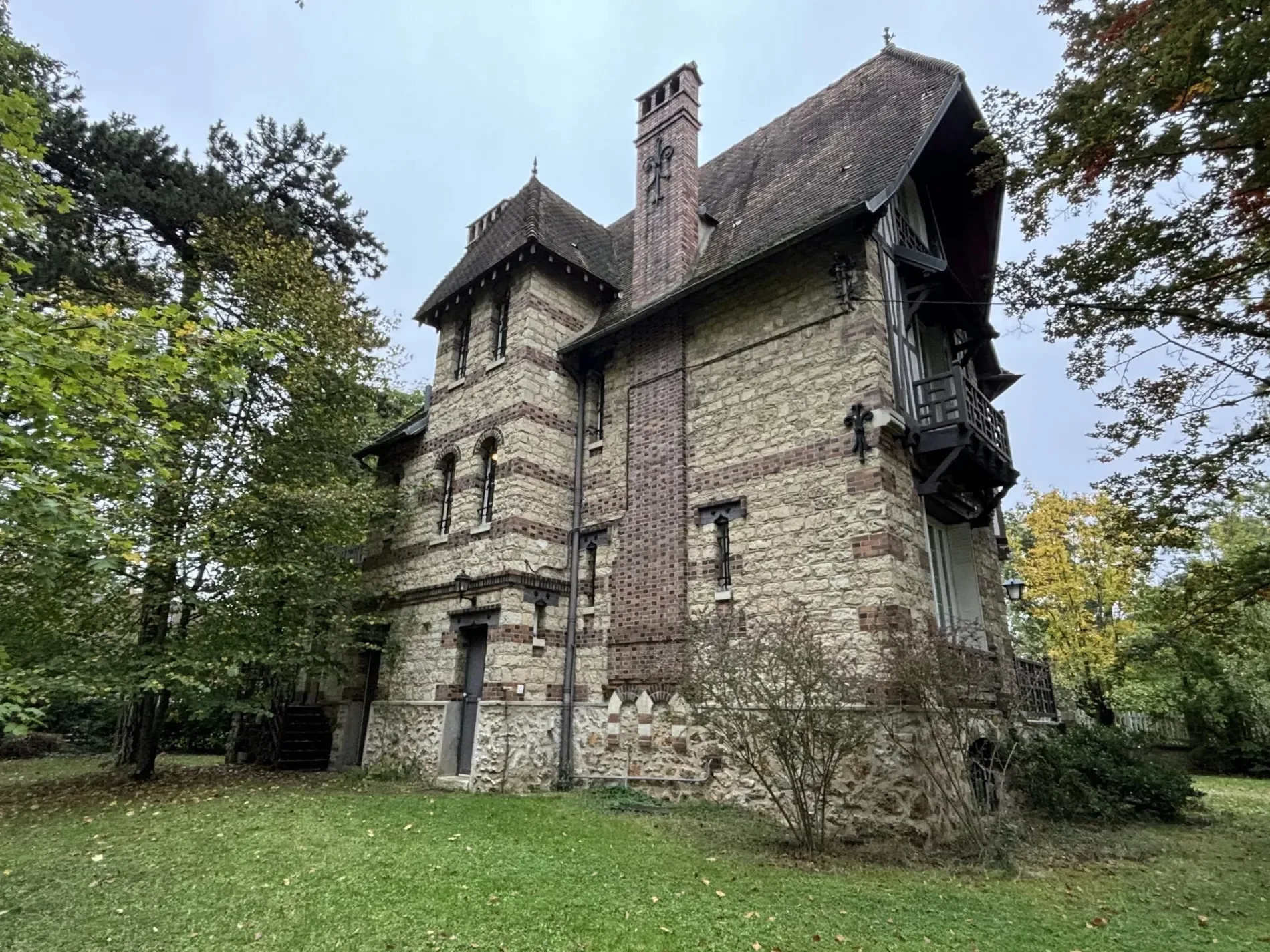 Exterior photo 4