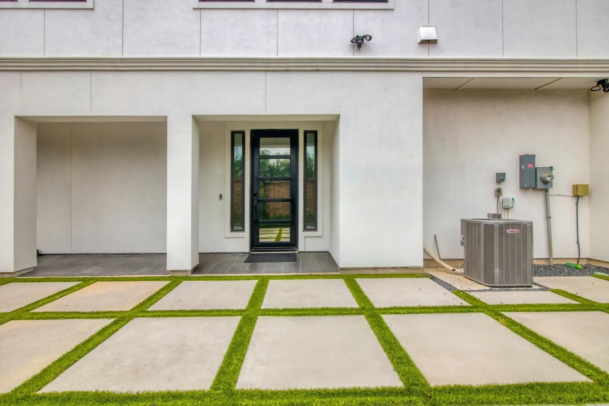 Exterior photo 6