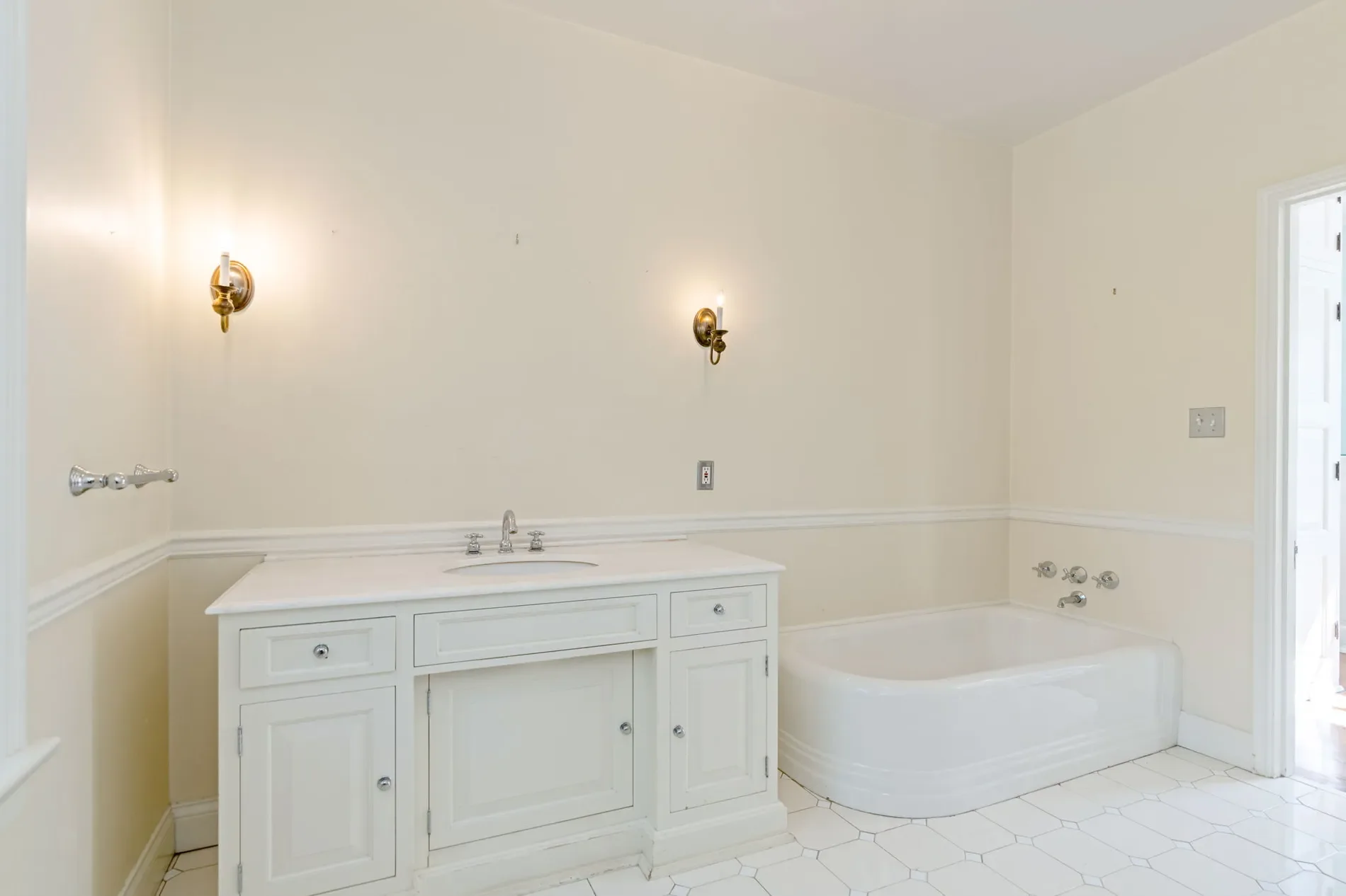 3740 Upper River Road , Louisville, KY 40207, Watterson Park, Kentucky, United States. - Photo 31